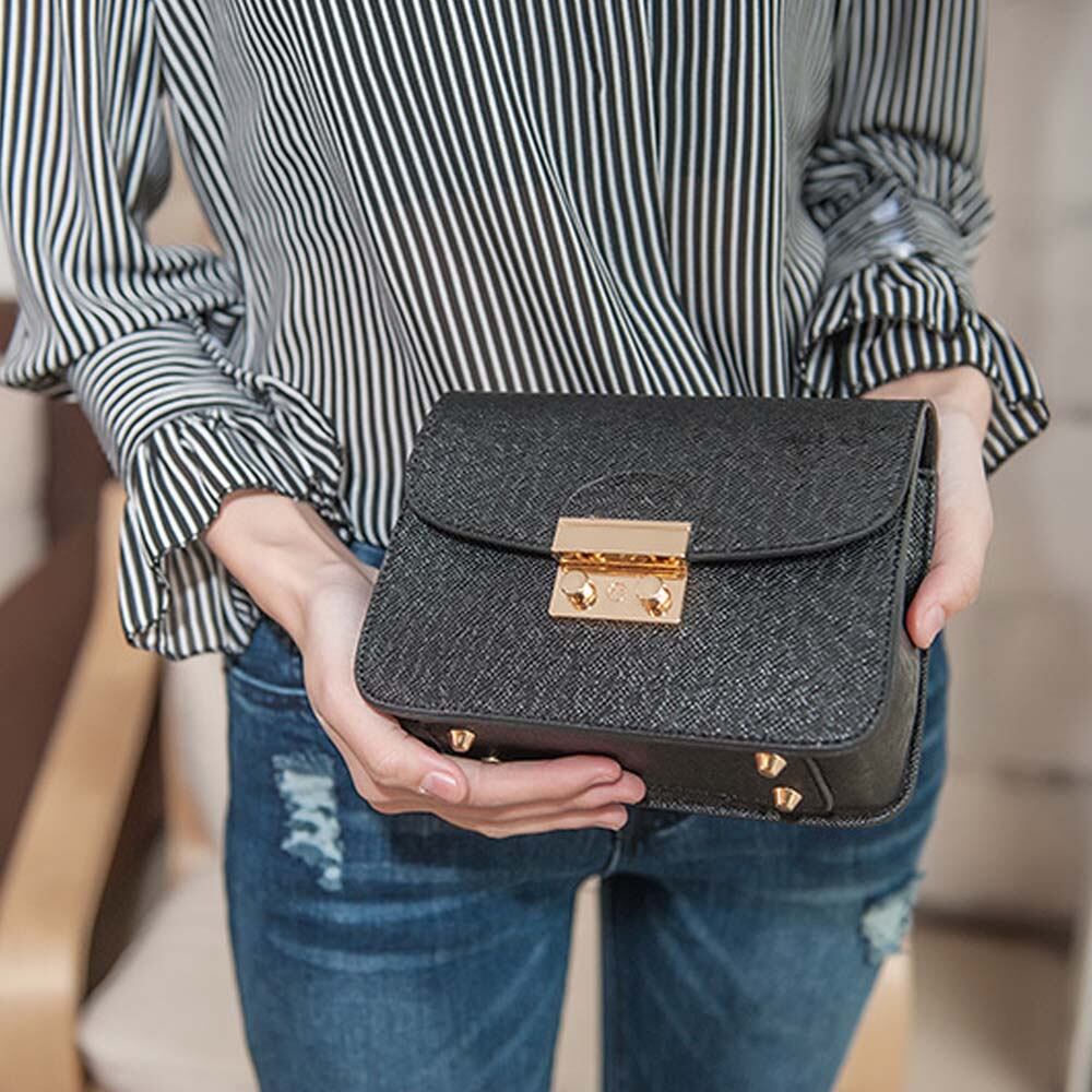 DIANA ジャガード　バニティバック　チェーンショルダー　ベージュ セール】フェイクレザーゴールドチェーンショルダーバッグ