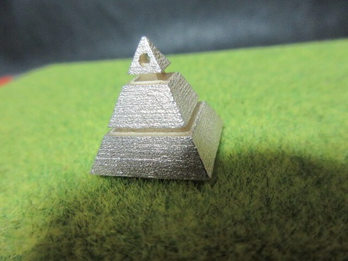 Pyramid Pendant - Natural