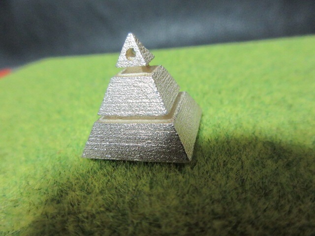 Pyramid Pendant - Natural