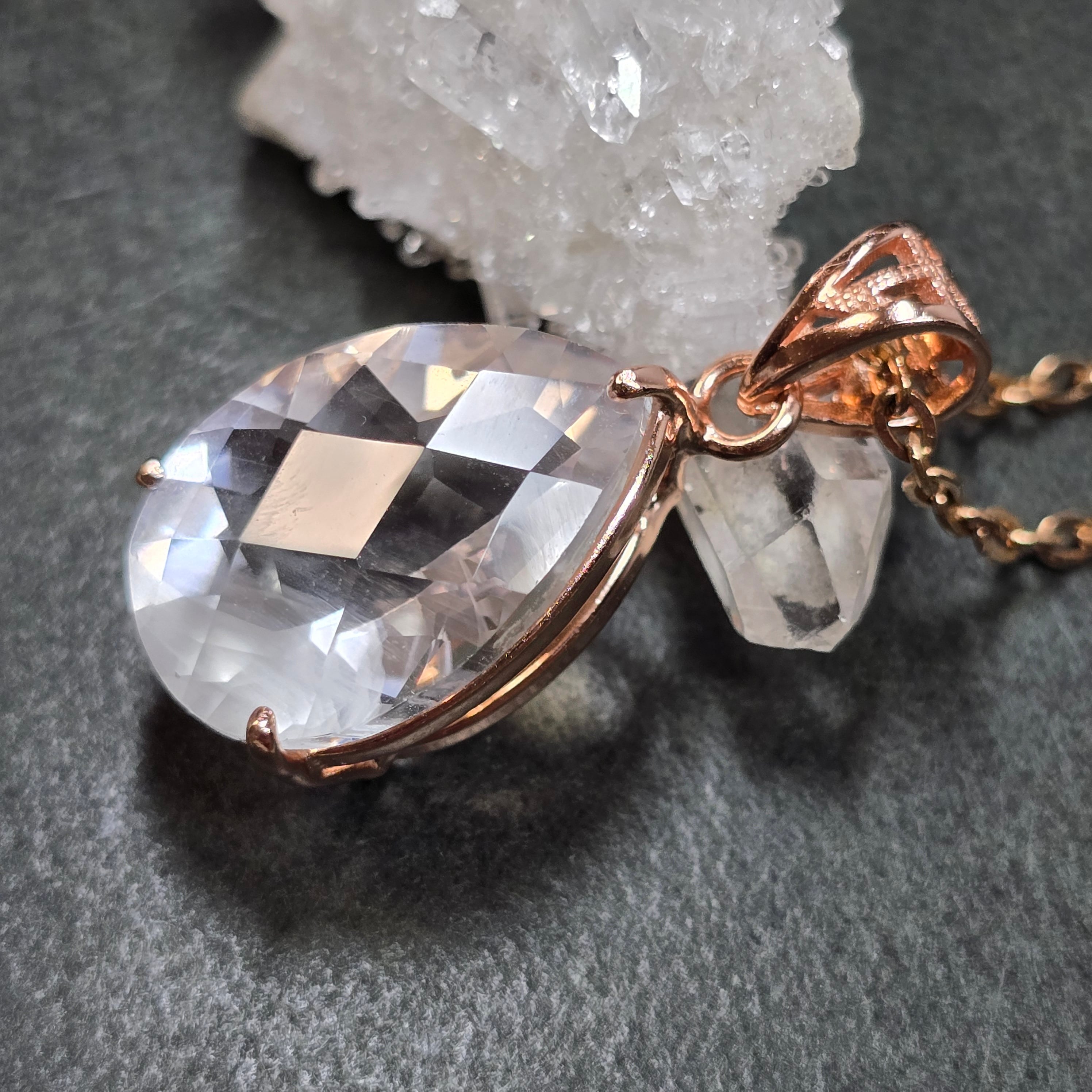 ロッククリスタルペンダントロッククリスタルネックレス