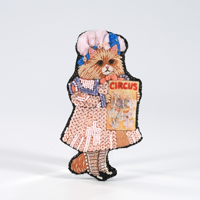 刺繍チャームブローチ Nathalie Lété The basket and the rabbit