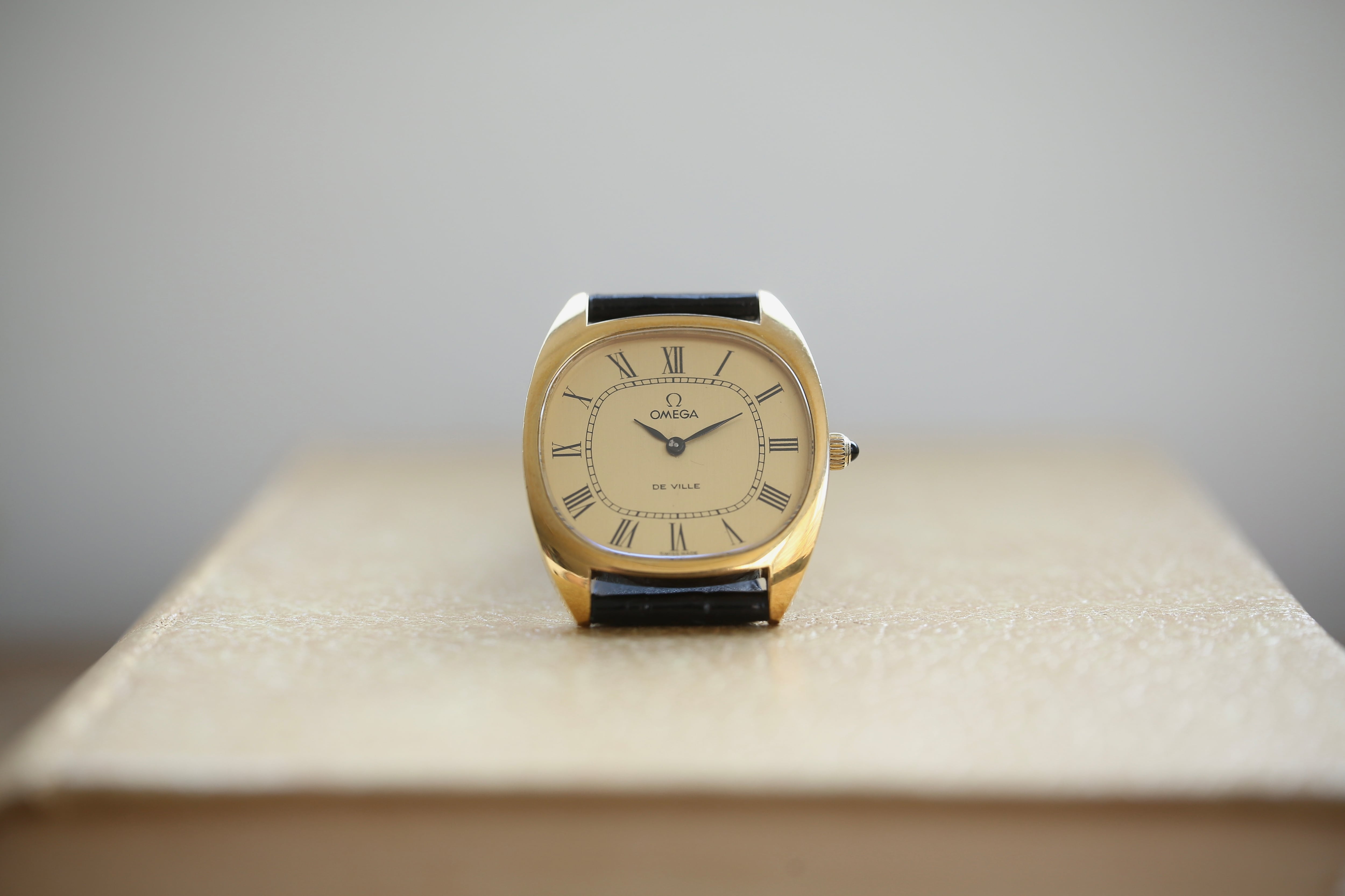 OMEGA 】1977年製 オメガ デヴィル ゴールド オーバル型 OMEGA 】1977年製 オメガ デヴィル ゴールド オーバル型