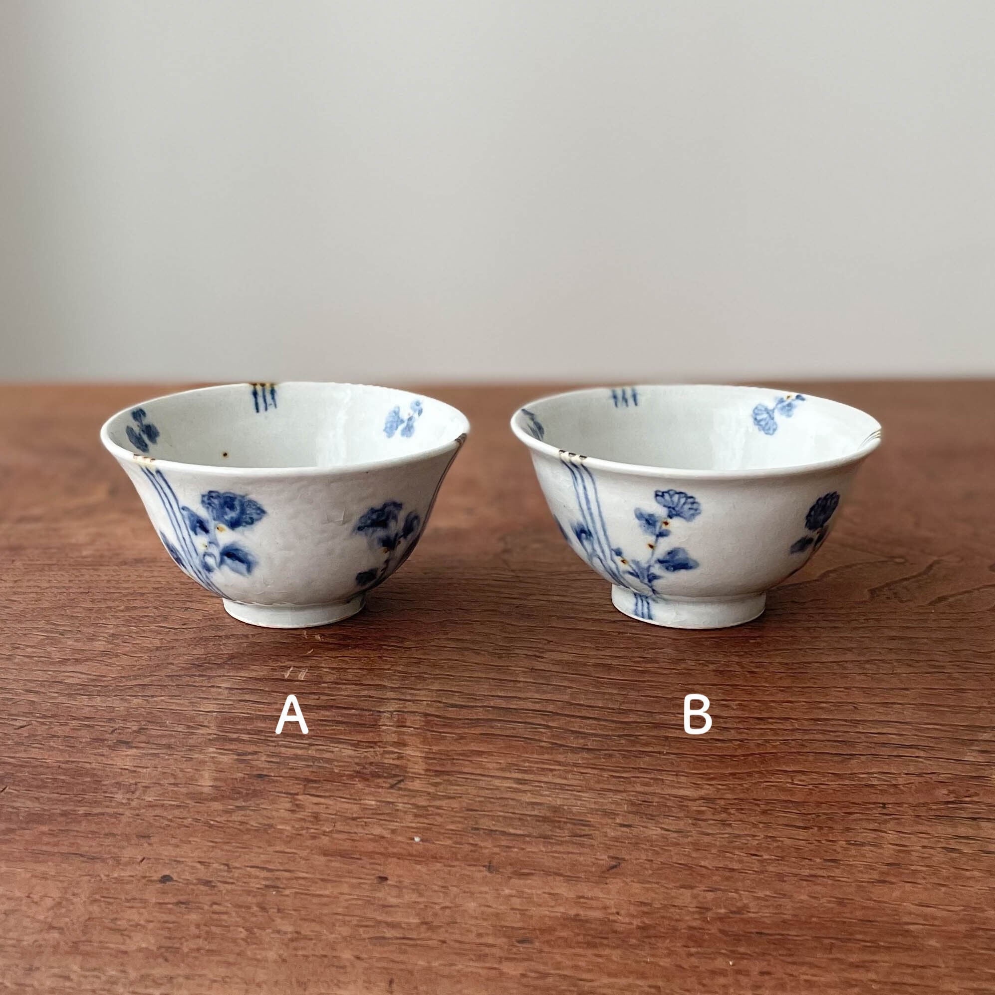 古伊万里 染付 草花文 くらわんか皿 江戸後期 D765 | iichi 日々 黒釉