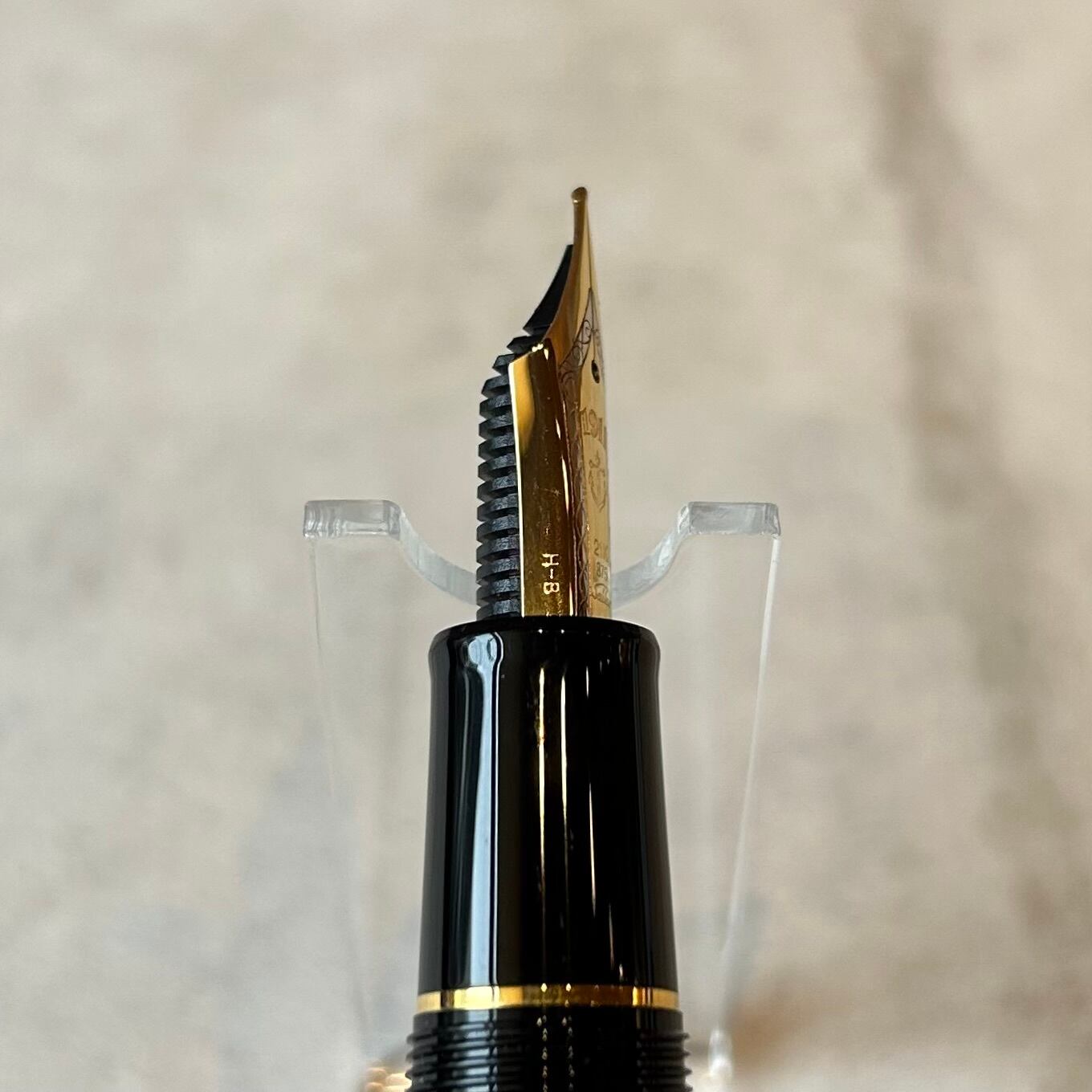 【新品未使用】セーラー万年筆 プロフェッショナルギア 金 ブラック SAILOR「プロフェッショナルギア 金 万年筆（ブラック）」 | ペンネ