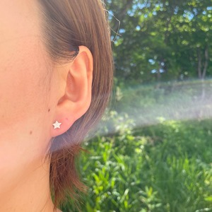 キラキラの星こつぶシルバーピアス