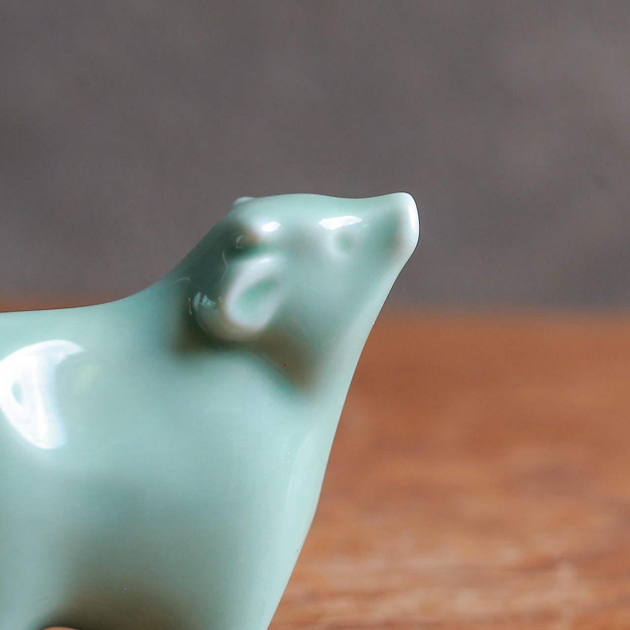 グリーンが美しい、幸せな親子の牛