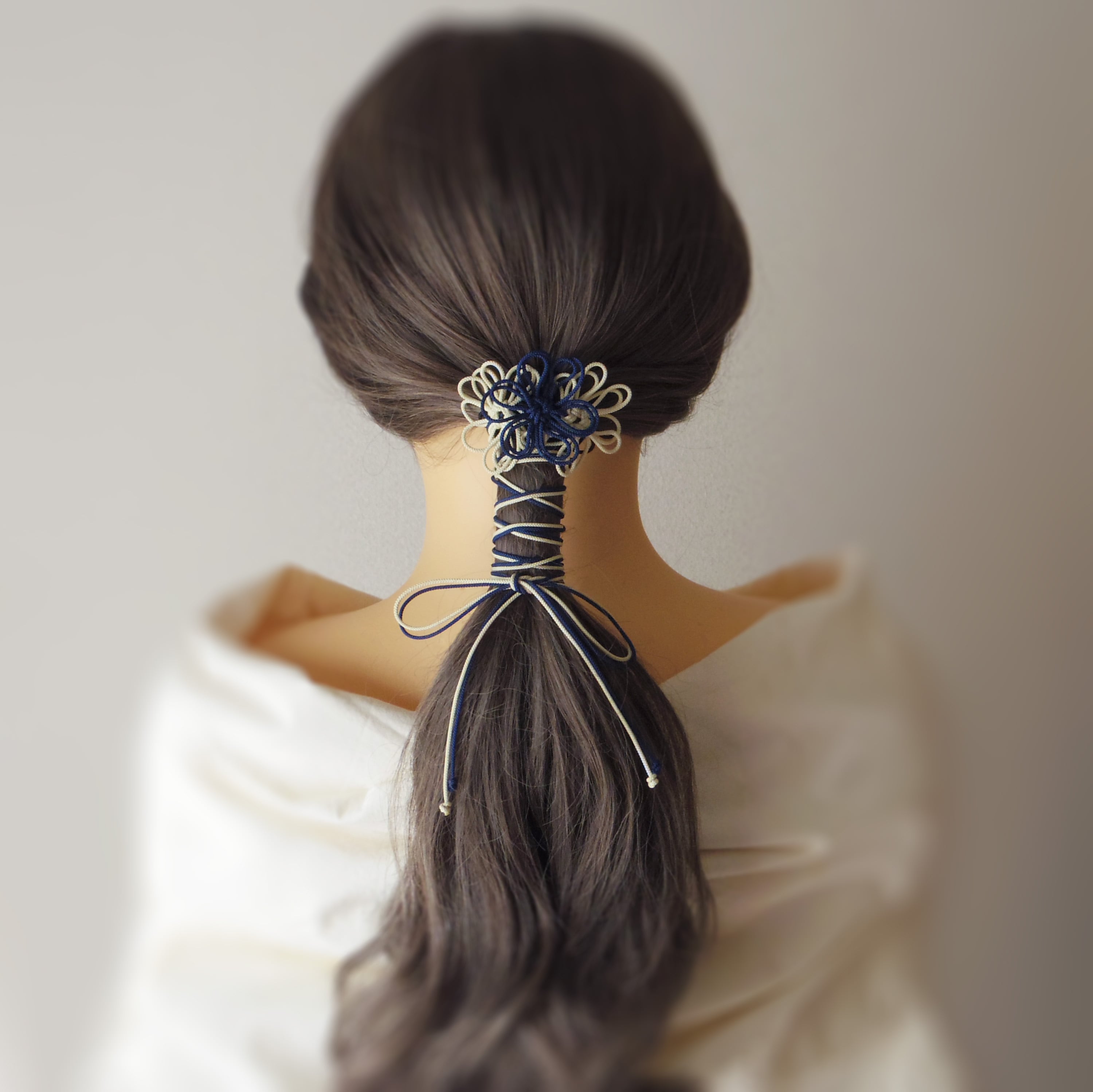 ヘアゴム「色ハ陽ニ冴エ」(濃青×アイボリー)