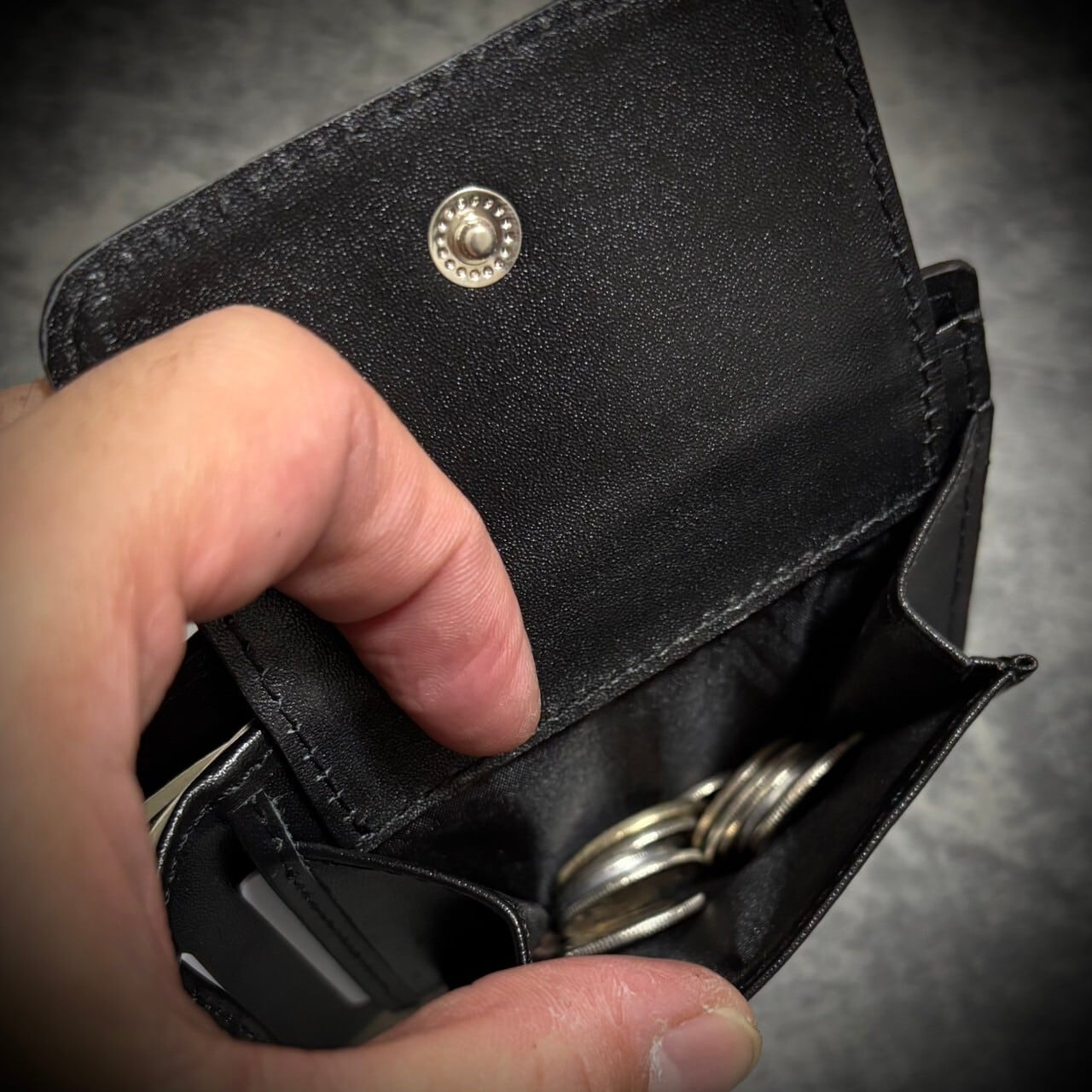 スティングレイ コンパクト ウォレット ガルーシャ 二つ折り 財布 折