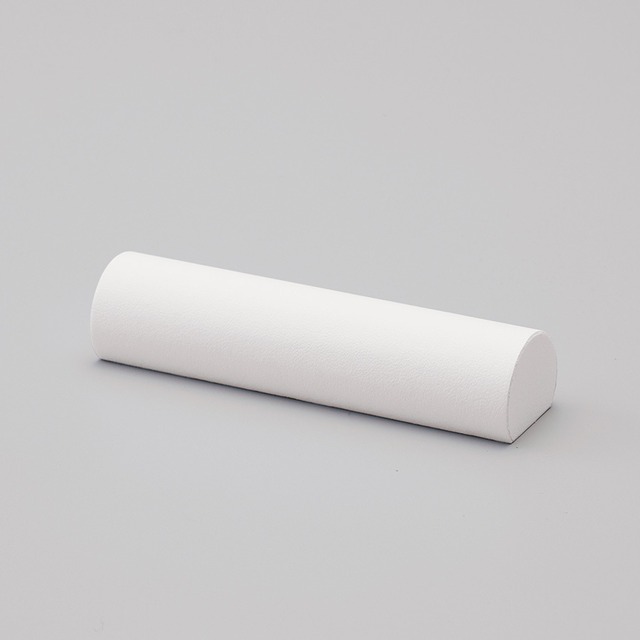 カマボコ型アクセサリースタンドLサイズ　カマボコ型ネックレススタンド　合皮白　1個単位　AR-1927-L