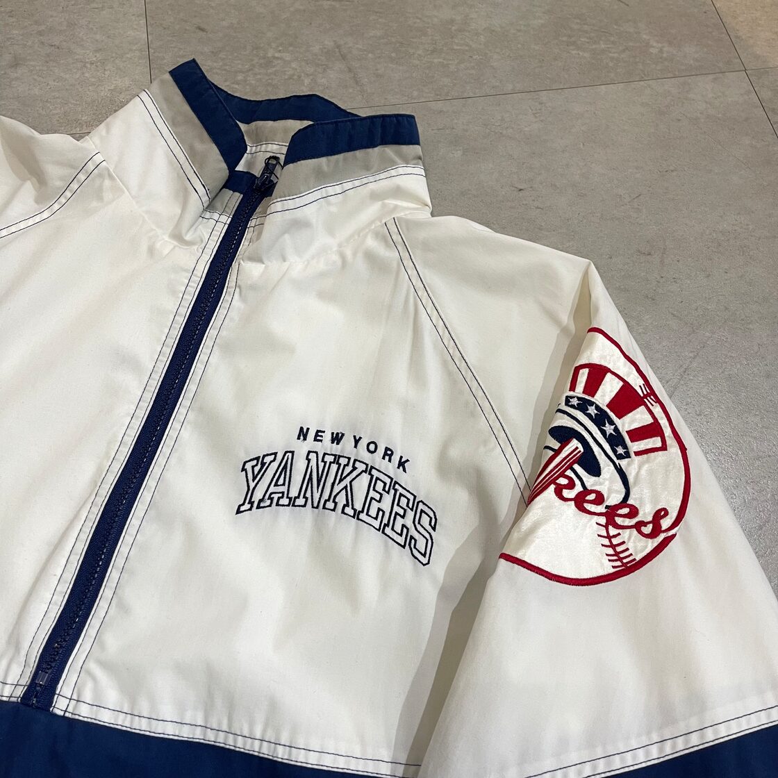 size:XL【 New York Yankees 】ヤンキース ナイロンジャケット 