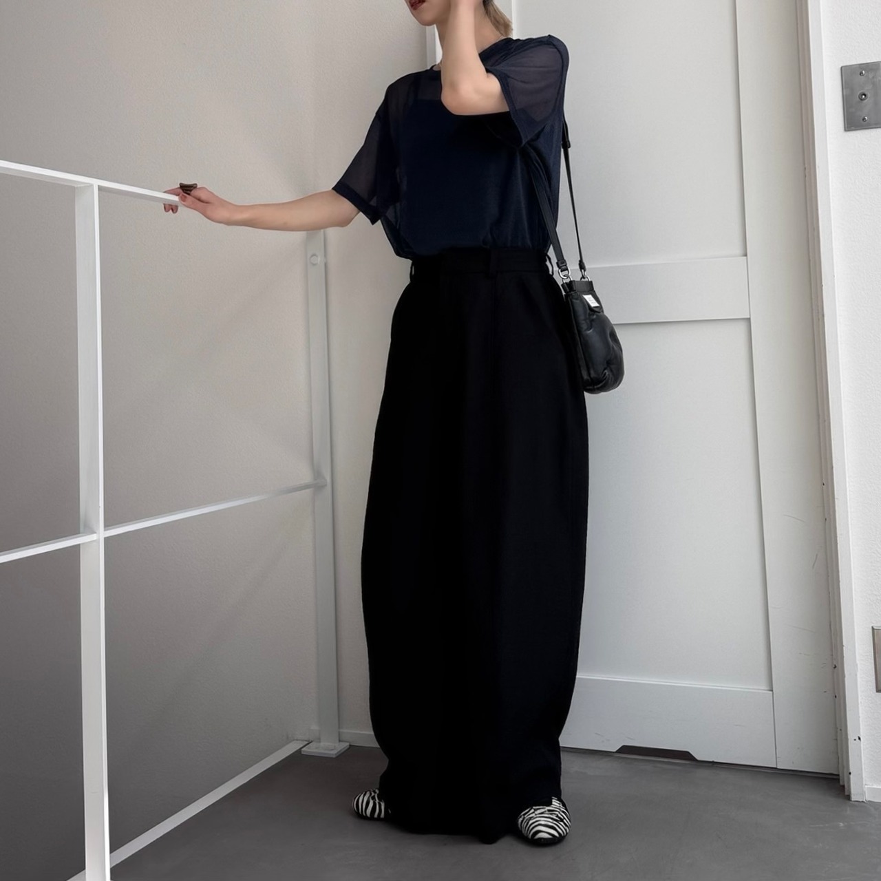 sideslit sheer tee/navy