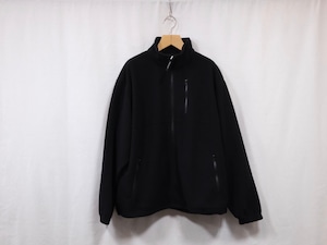 UNIVERSAL PRODUCTS.” POLARTEC®︎ FLEECE JACKET BLACK”