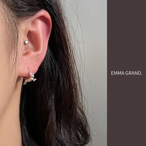 駆ける銀猫のシルバーピアス E00599