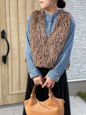 いつものコーデが一気に華やぐフリンジ風ファーベスト