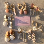 ラヴァの 大振り アシンメトリーピアス / イヤリング / サージカルステンレス