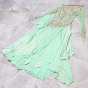 社交ダンス 衣装 スタンダードドレス ワンピース ドレス エメラルドグリーン 緑 黄緑 フロート デモ 競技 ダンス パーティ 発表会 綺麗 上品 明るい ゴージャス グリーン系 フェミニン おしゃれ モダンダンス コスチューム 華やか