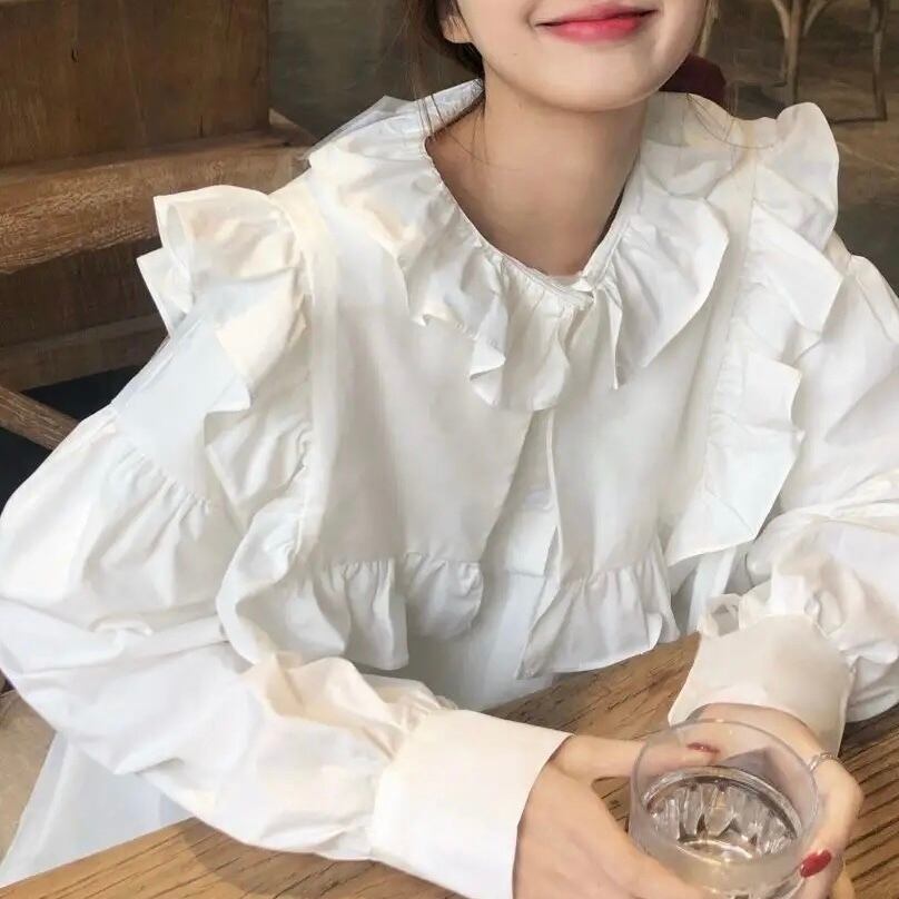 フリルネックシャツ