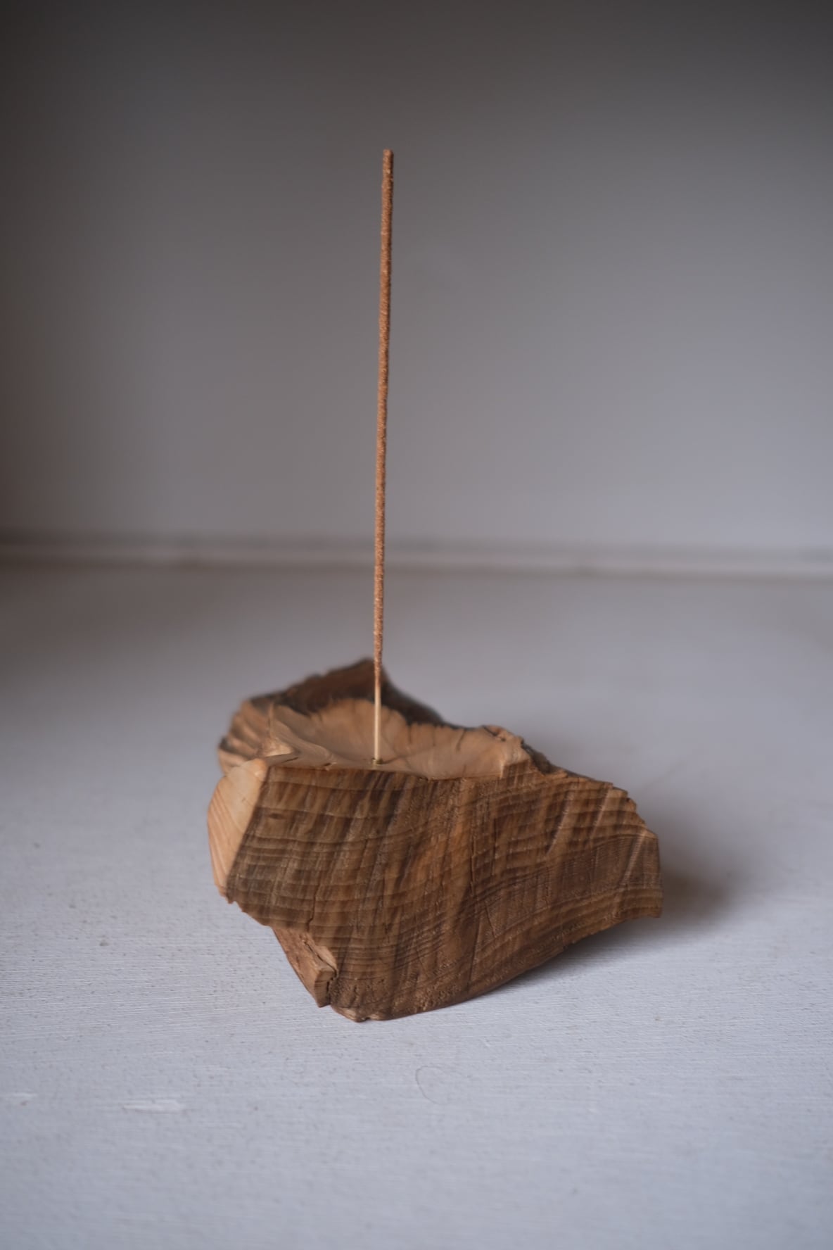 一枚板お香立て 樅木 -momi- | TORINOKI FURNITURE