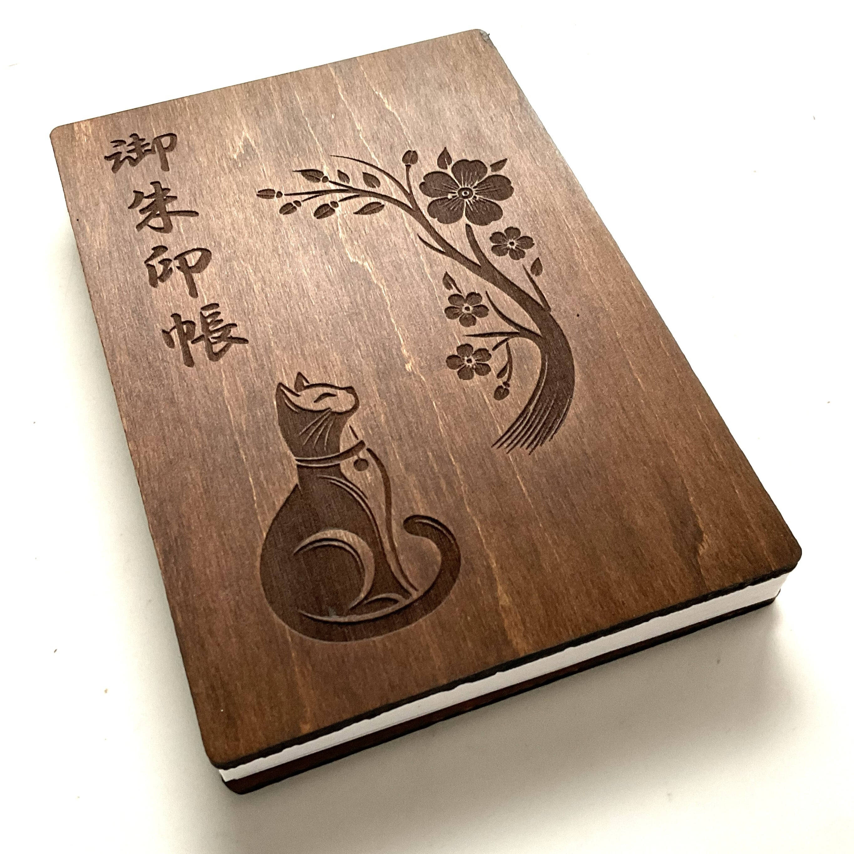 【木製御朱印帳:猫が桜の木の下で】oakカラー 小判