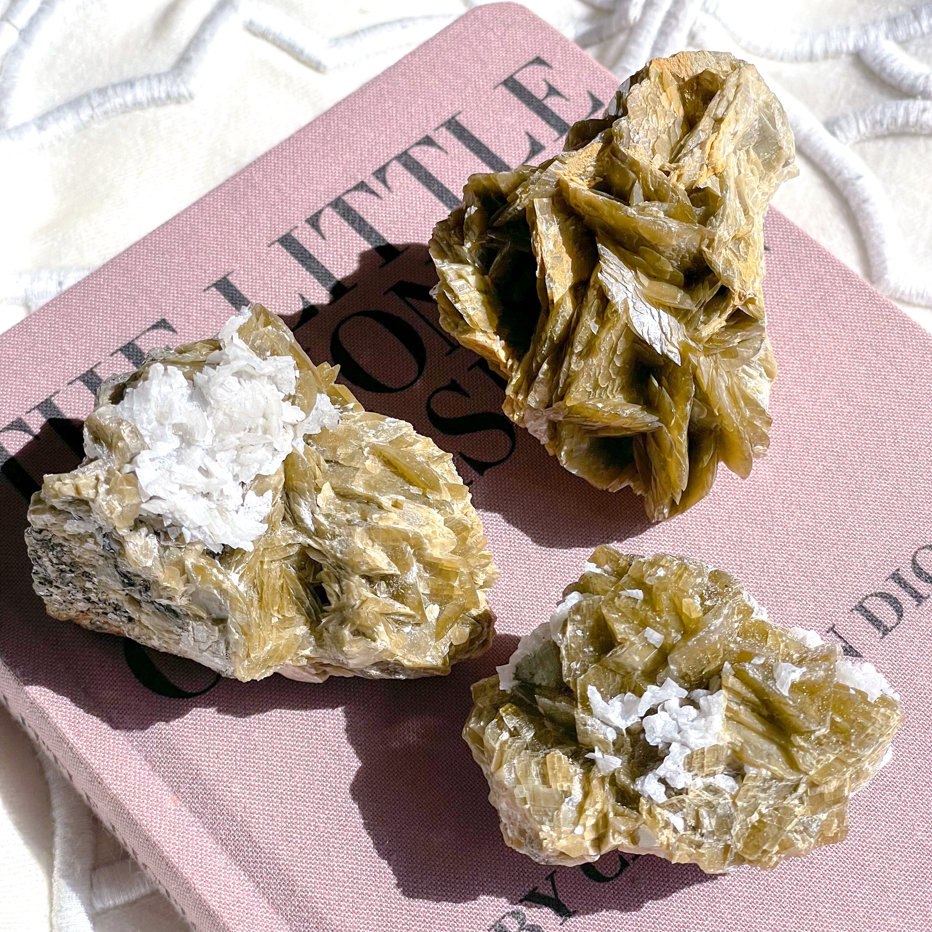Siderite ✧ シデライト(菱鉄鉱) | FLUXY - 天然石と鉱物のお店 フラクシー