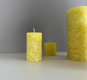 World of Yellows “Mimosas in Snow” ラウンドピラー ø 5x8.5cm
