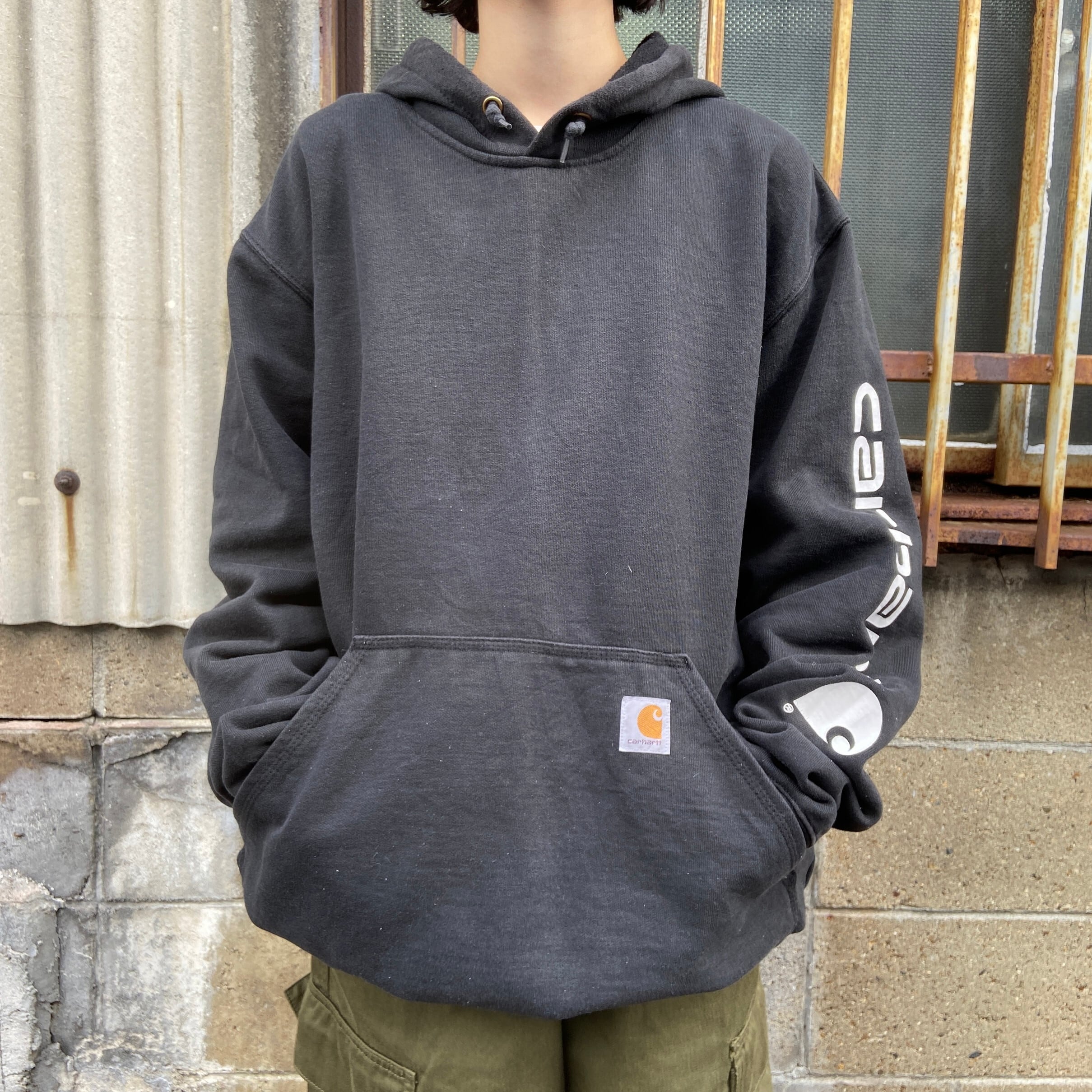 Carhartt カーハート 袖ロゴ プルオーバー スウェットパーカー メンズM 古着 ブラック 黒【パーカー】【HA10】【CS2301-50】 |  cave 古着屋【公式】古着通販サイト