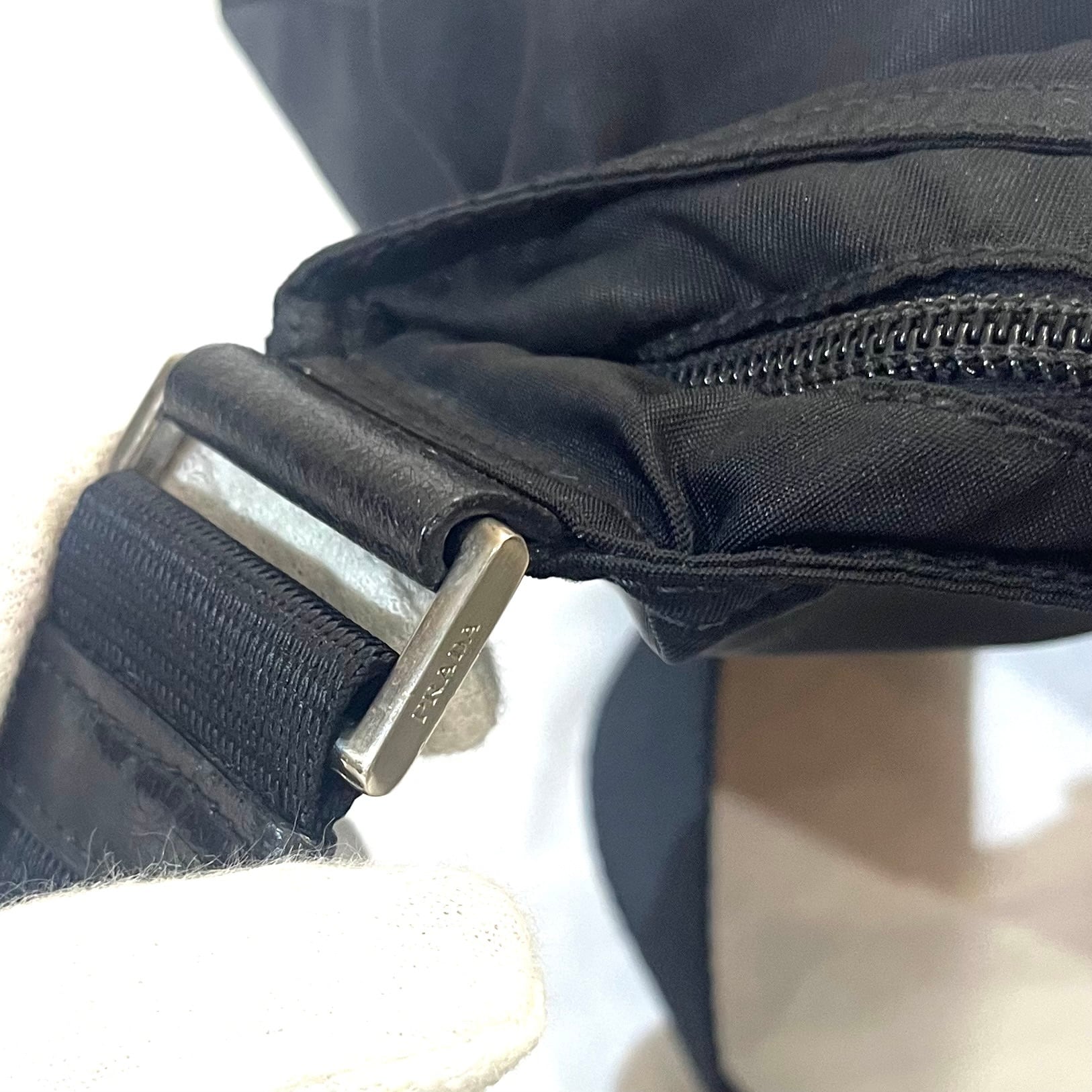 PRADA】超軽量ナイロンショルダーバッグ 三角ロゴプレート ブラック