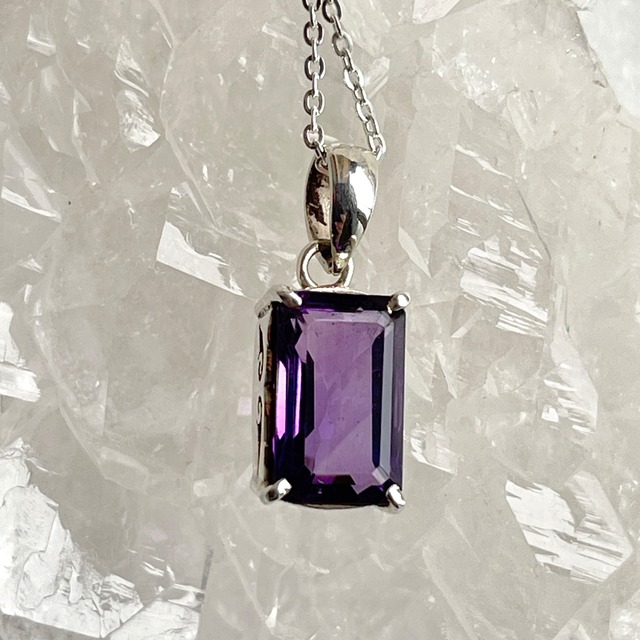 【神秘色】【超美石】アメジスト　ペンダント　（チェーンつき）　5178