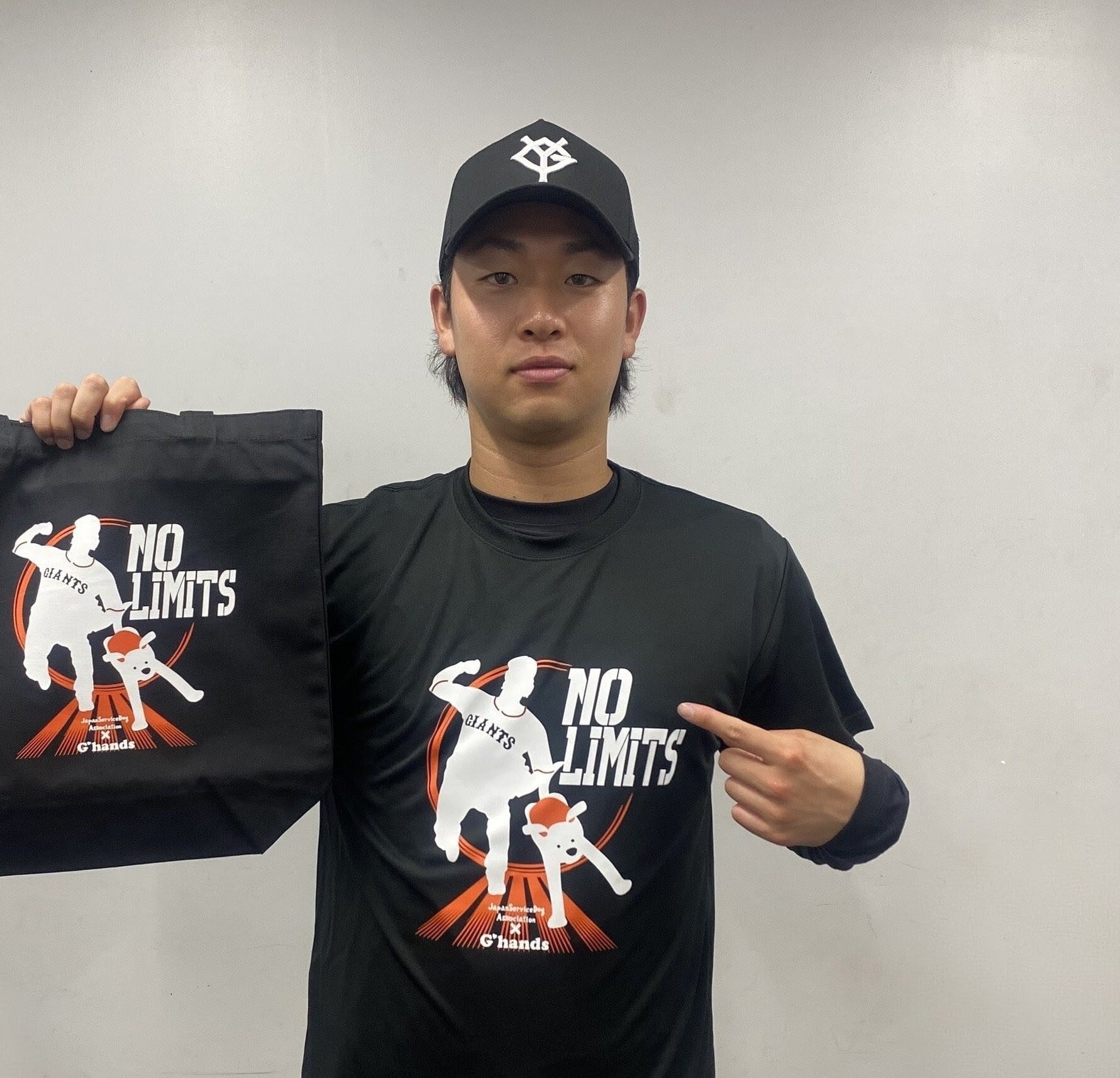 2026開幕グッズ】山﨑伊織投手×介助犬 Tシャツ | （社福）日本介助犬