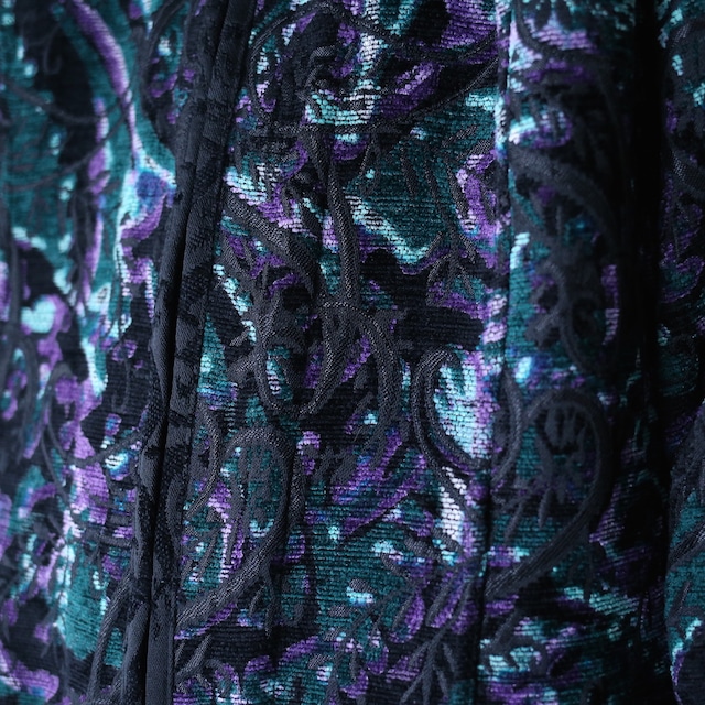 "reversible” poison-color and black paisley pattern zip-up jacket