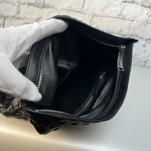 BOTTEGA VENETA イントレチャート レザー ハンドバッグ ブラック A-10542