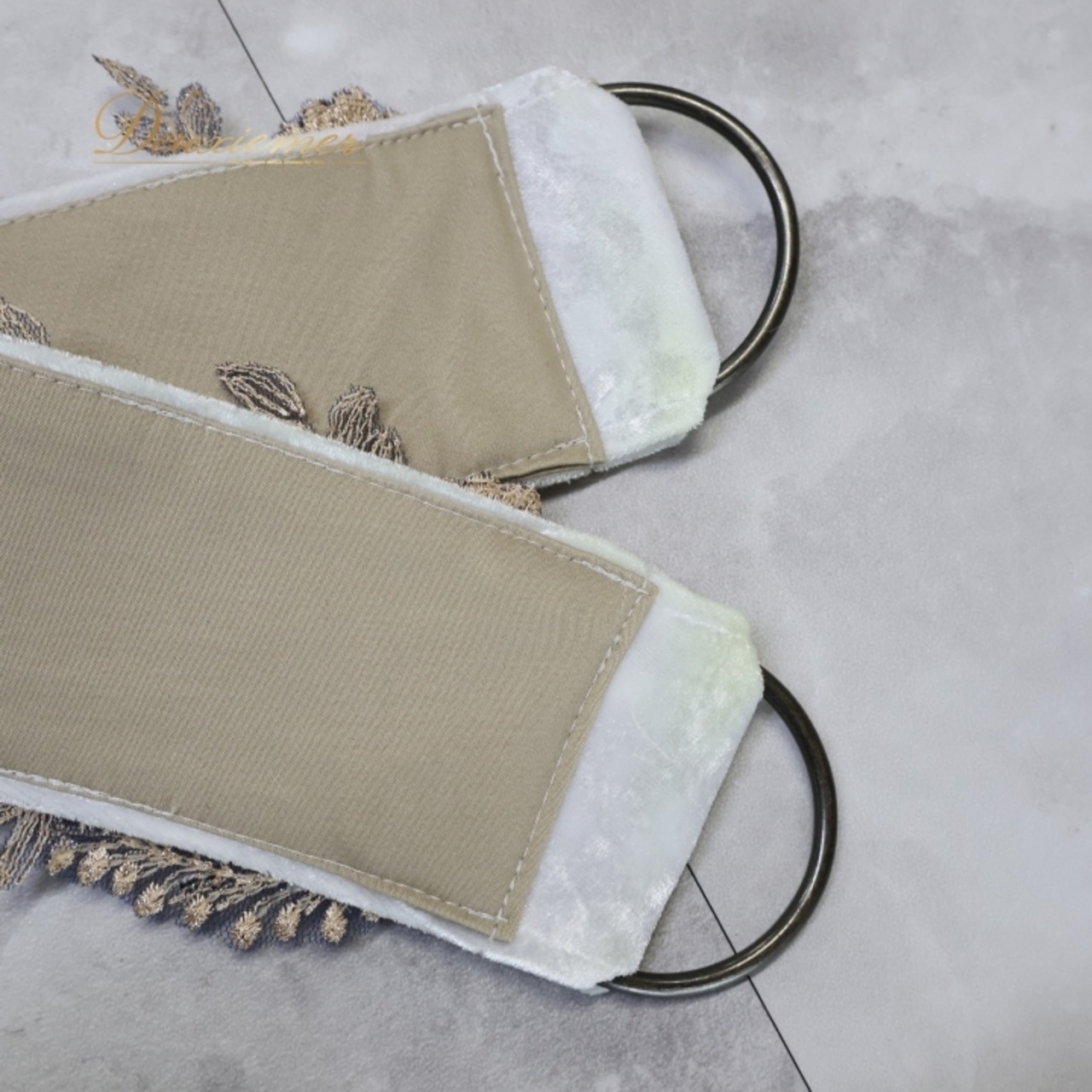 ベリーダンス オリエンタル 衣装 トップス ベルト セット ホワイト系 蝶 花 アーム アーム飾り 腕飾り ラインストーン チェーン 白 金 かわいい 爽やか 明るい ダンス衣装 ステージ イベント キラキラ 華やか シルバー系 ゴールド系