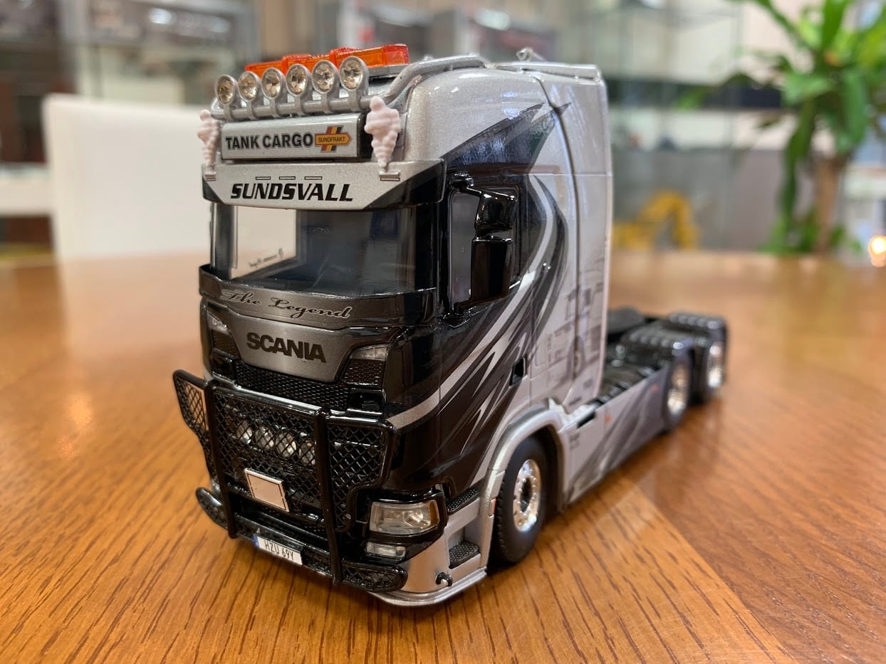 WSI 1/50 SCANIA S HIGHLINE CS20H 6X2 TAG AXLE TANK CARGO WSI 1/50 SCANIA S HIGHLINE CS20H 6X2 TAG AXLE TANK CARGO