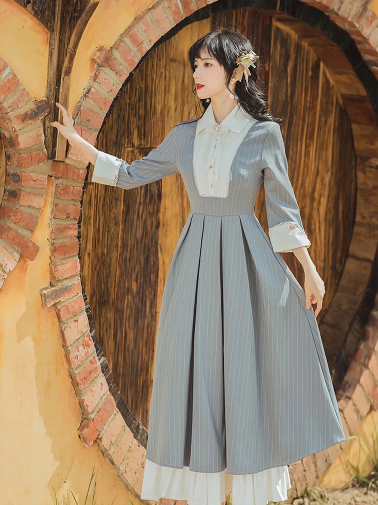 【0152】Gray Striped Pleats Long Sleeve Dress