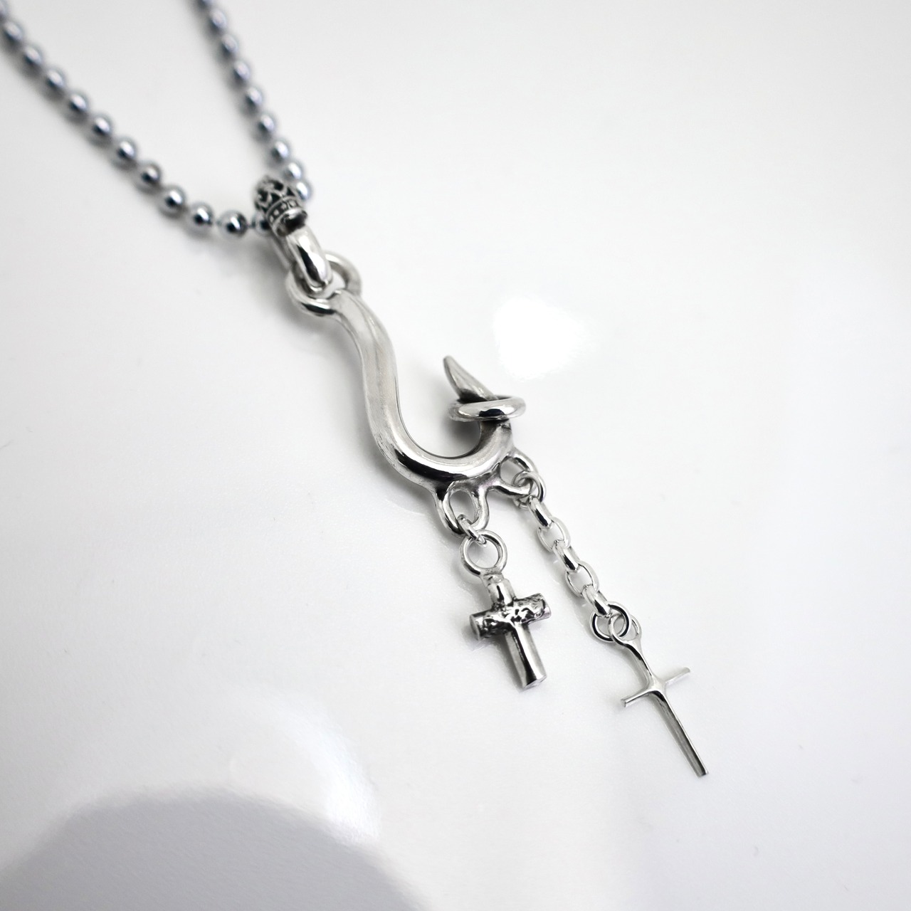 CURIOSITY HOOK PENDANT / キュリオシティフックペンダント