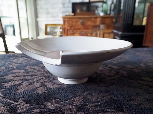 白釉の髭剃り皿