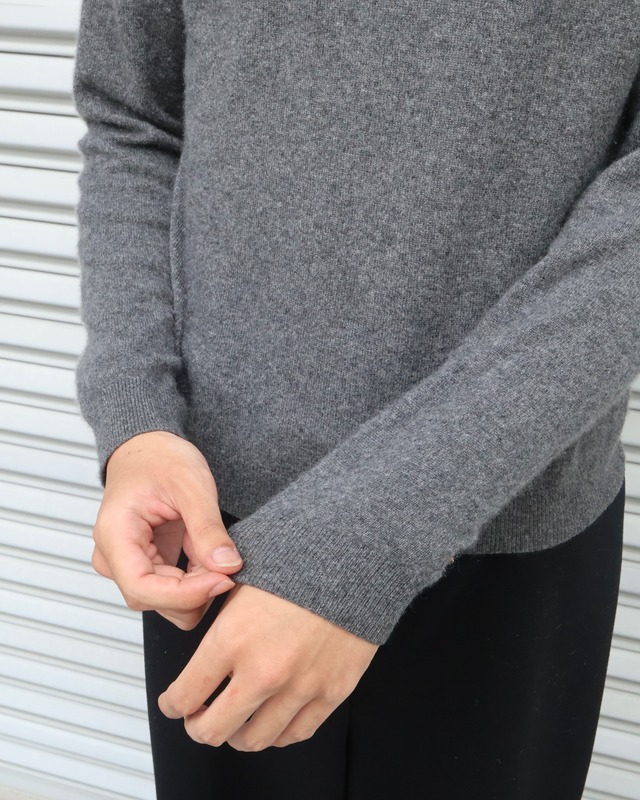 round-neck cashmere knit