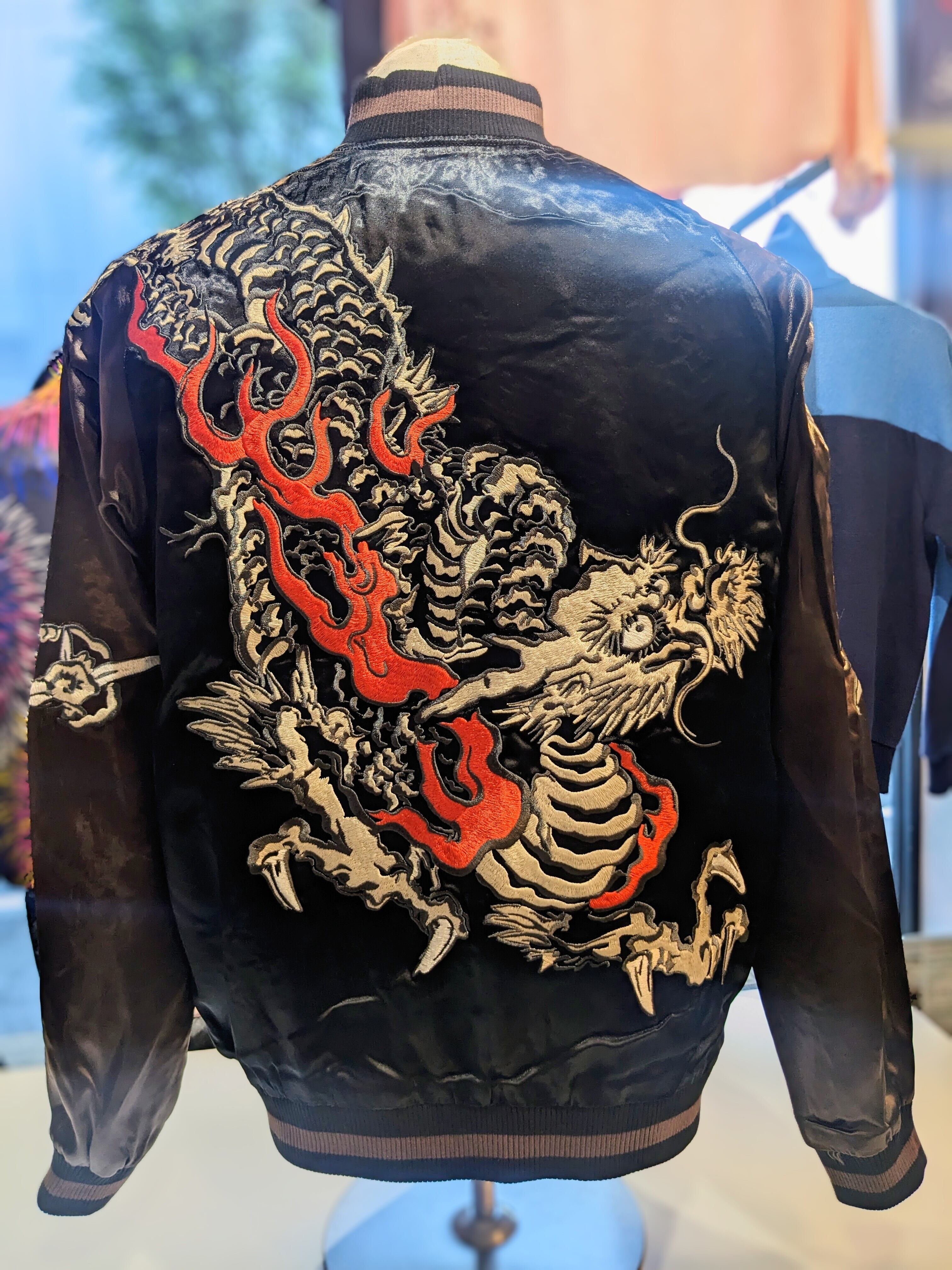 炎龍 ＆ 黒鳳凰 刺繍 リバ－シブルスカジャン JSKJ-517 Japanesque