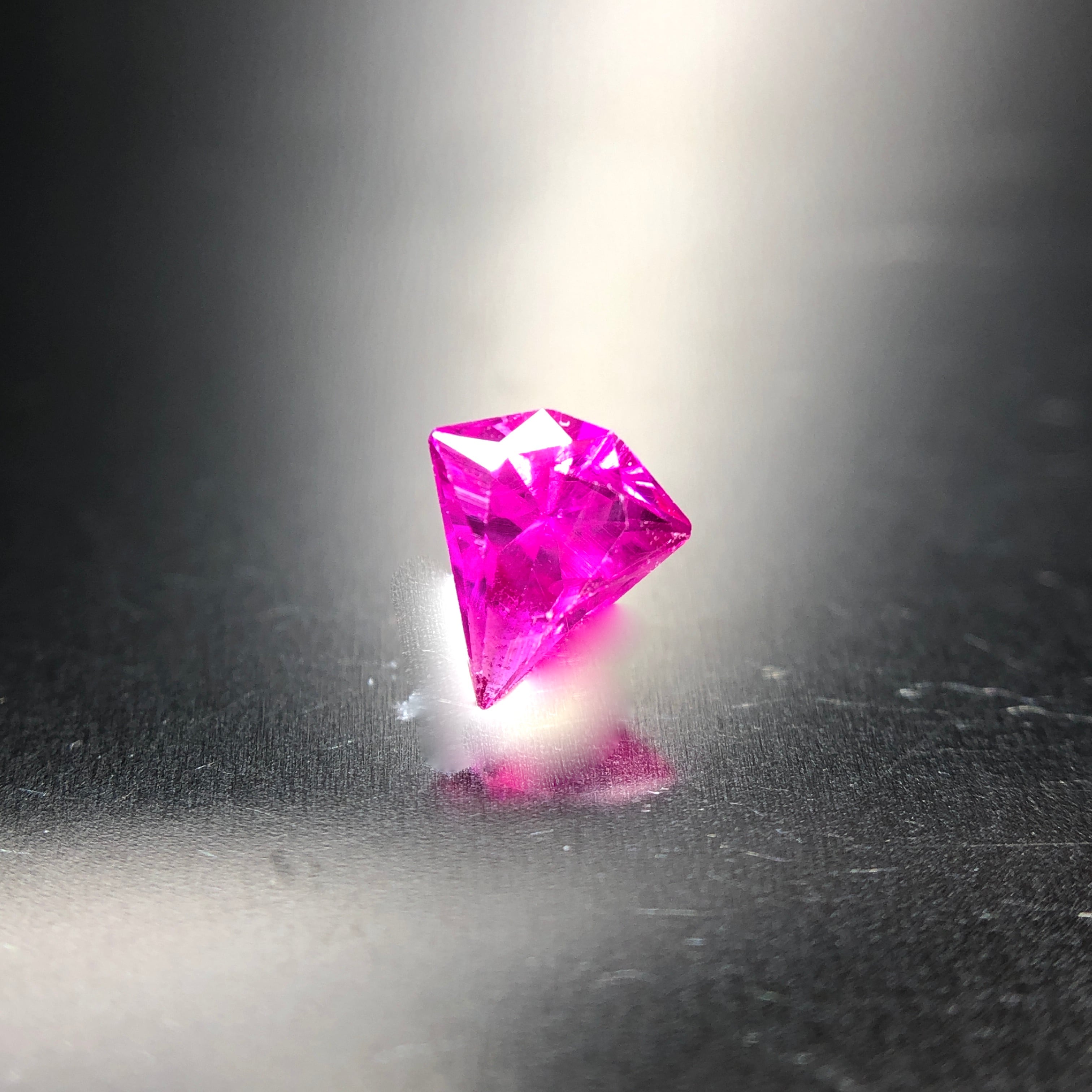 華やかで愛らしいハートシェイプ 0.69ct UP 天然ピンク サファイア ...