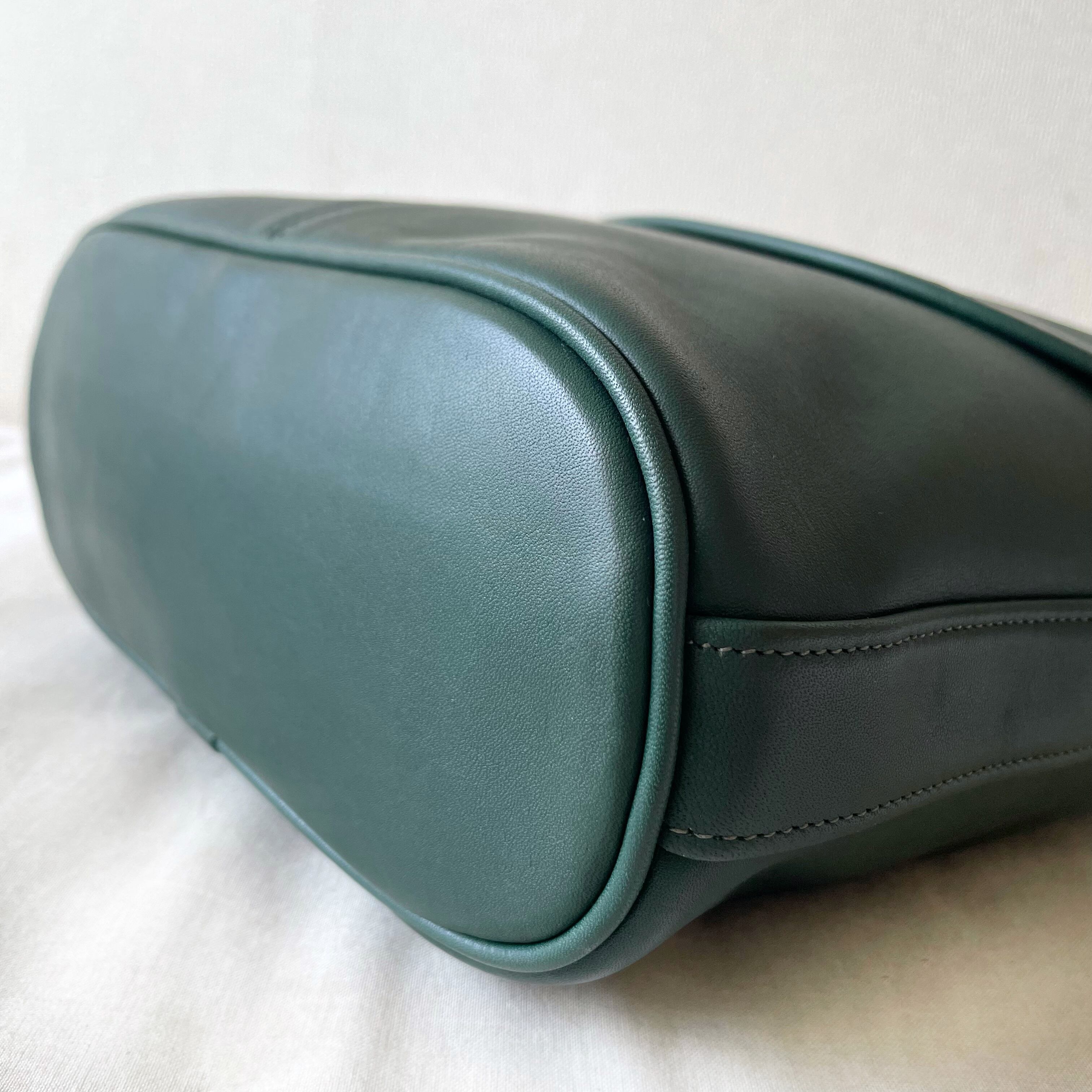 【概ね美品/米国製】オールドコーチOLD COACH グリーン イルビゾンテ COACH(コ－チ)よりオールドコーチの縦型ショルダーバッグを買取入荷