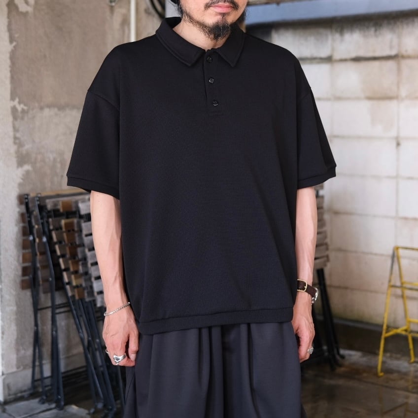 UNTRACE”_166 S/S POLO SHIRT BLACK” | Lapel online store