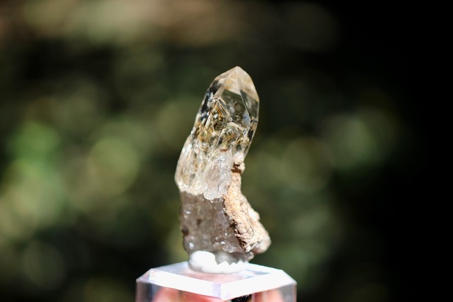 ヒマラヤ水晶 ガネーシュヒマール産 バイオタイト 母岩付き