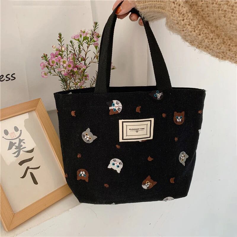 猫ちゃん ミニトート トートバッグ 小さめ ポケット付き 猫柄 ねこ ネコ バッグ 刺繍 かわいい 可愛い おしゃれ ランチトート お弁当箱  ランチボックス ミニサイズ コットン キャンバス ベージュ グレー ブラック 韓国風 猫雑貨 猫グッズ プレゼント ギフト【027】