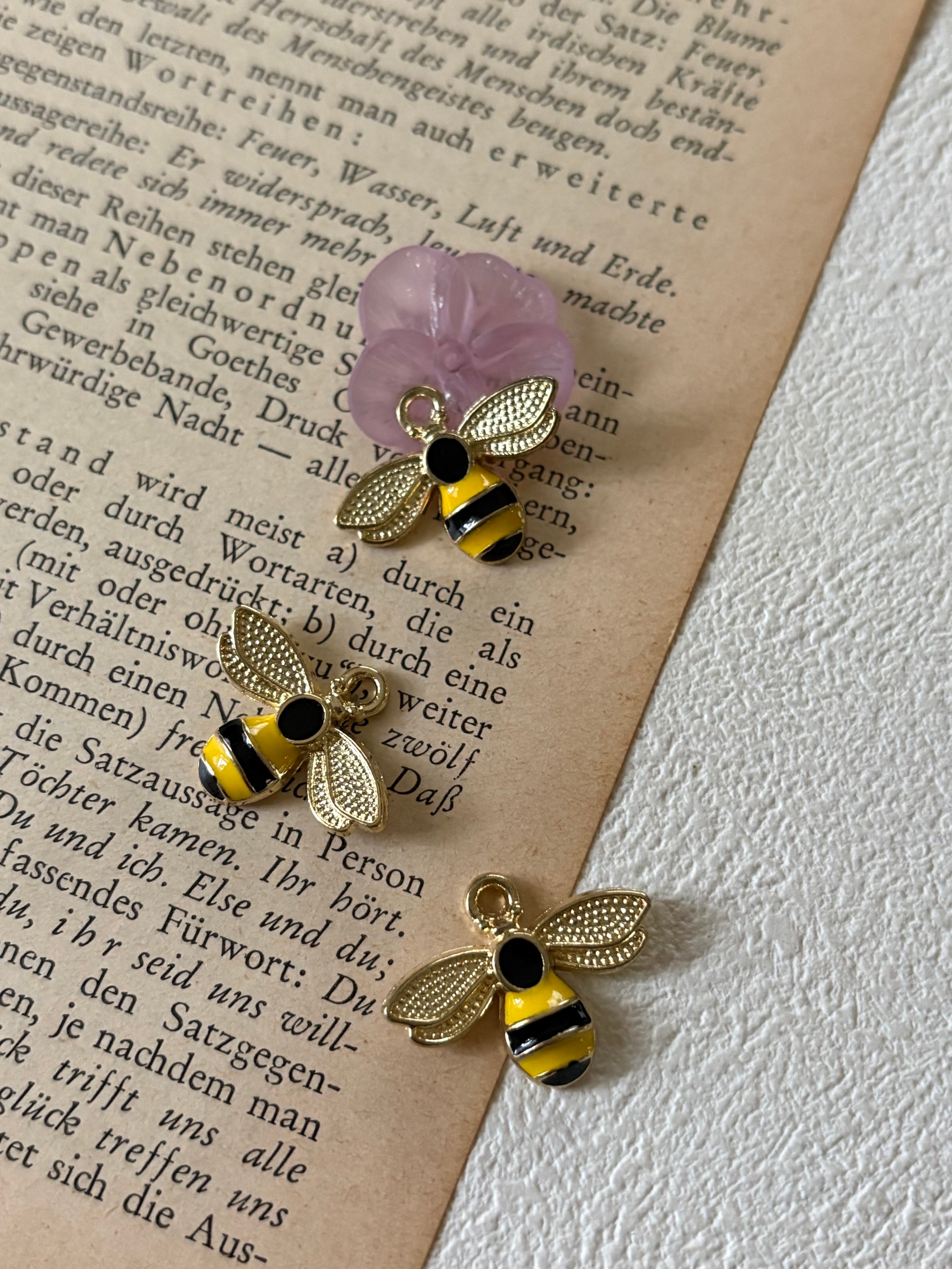 輸入デザインパーツ アベイユ ミツバチ ハニービー メタル製 チャーム アクセサリーパーツ デコレーション材