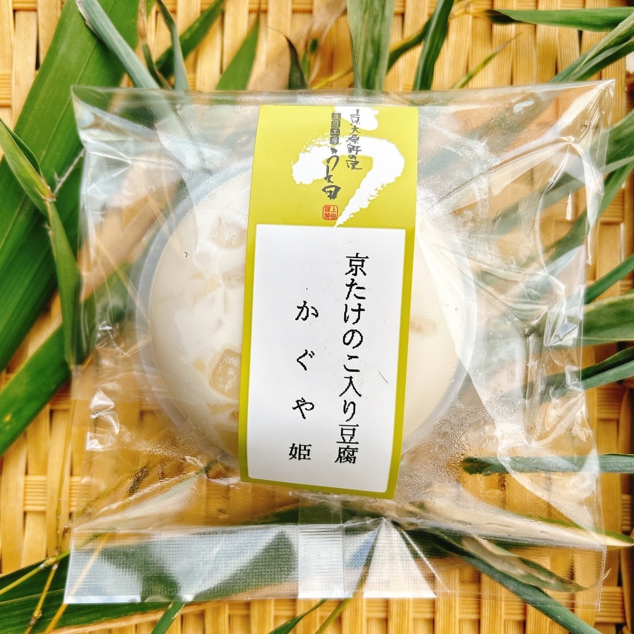 お豆腐　12箱 森永乳業 送料無料 絹とうふ 250g×12個 (1箱) 濃厚な大豆のうま味