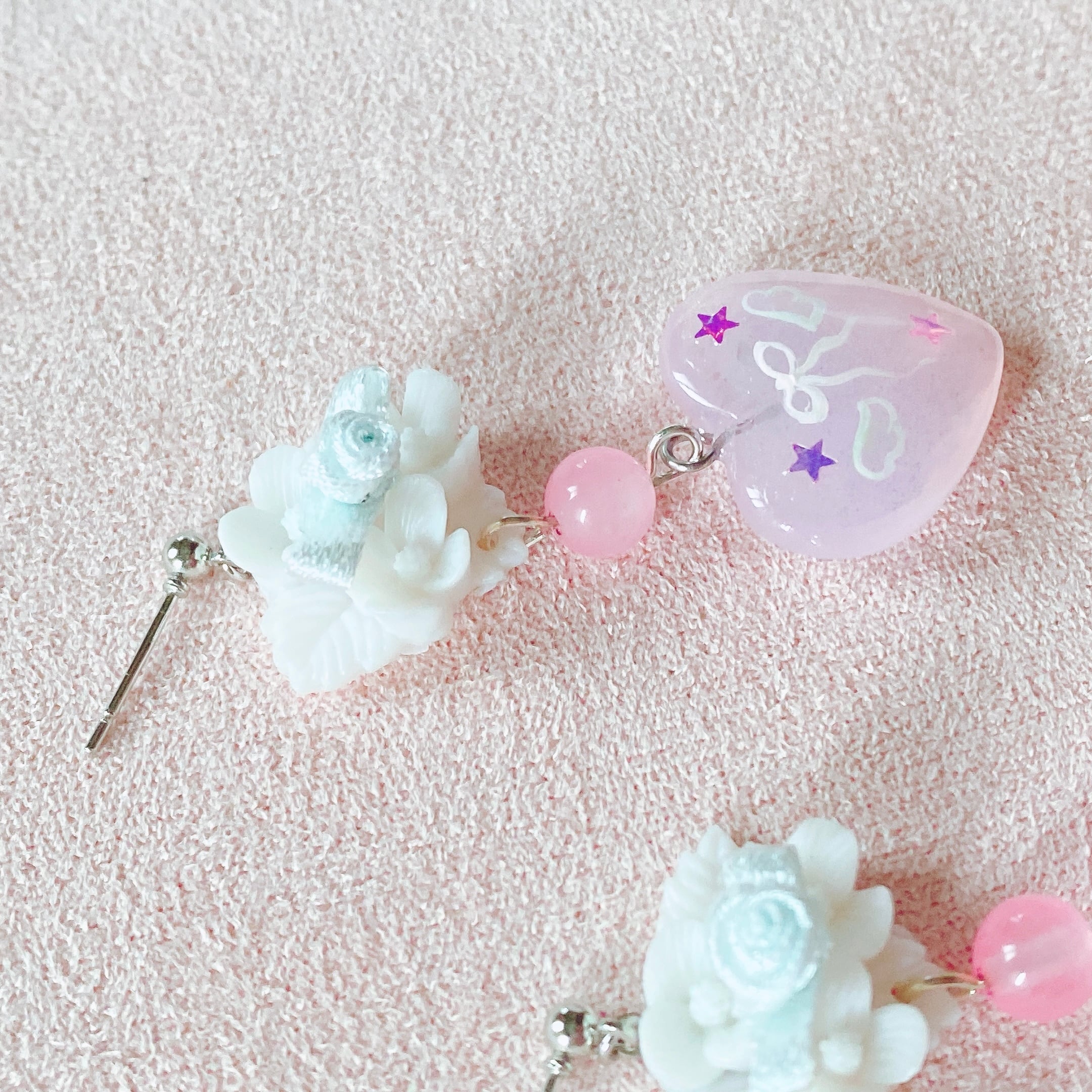 天然石× handpaint 羽とりぼん꙳耳飾り (blue)