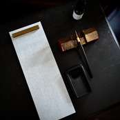 【能登地震義援作品】藤野征一郎　能登ひば木地 [Charity Work for the Noto Earthquake Relief] Seiichiro FujinoPaperweight “SHITAMI” 板壁から能登を想う［2104000000058］