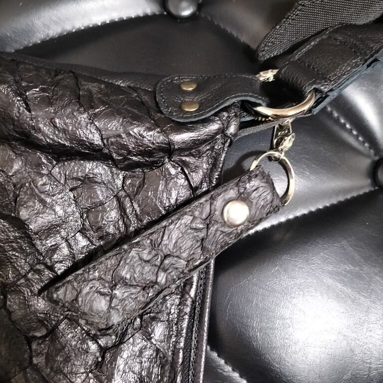 ピラルクー肩掛けバッグE(LAST) | FREAK LEATHER ARTISAN - Yokohama