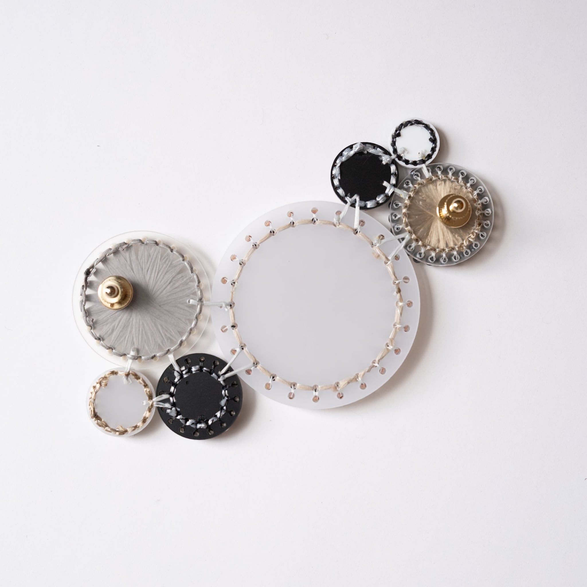 connect brooch swag [02]