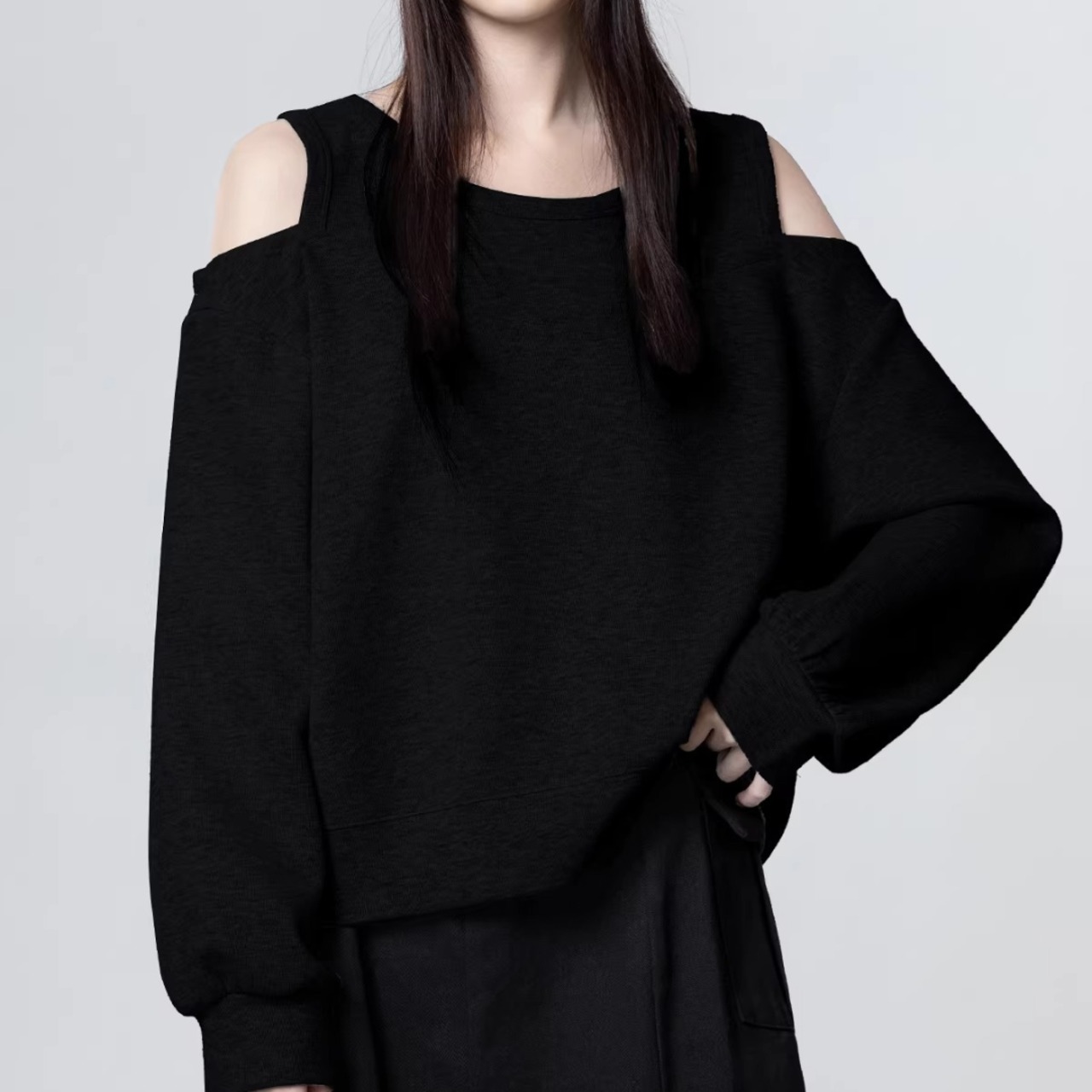 Black Off-Shoulder Crewneck Sweatshirt (ME274)